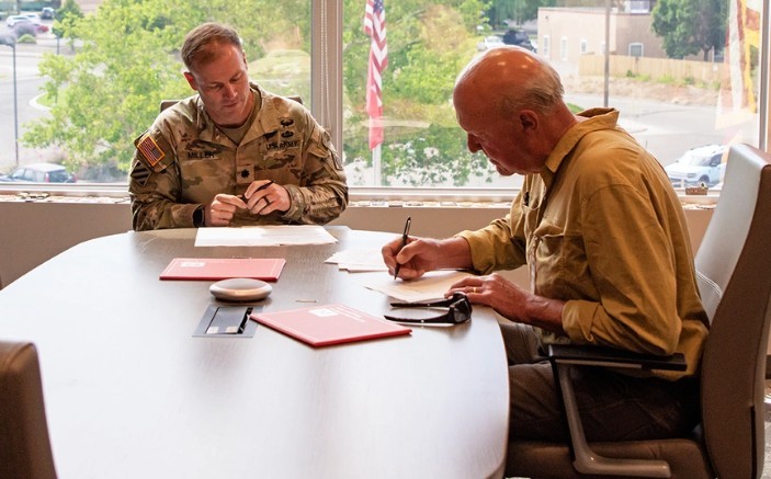 USACE-Albuquerque District and the Regina, N.M., Mutual Domestic Water Consumers Association sign environmental infrastructure agreement